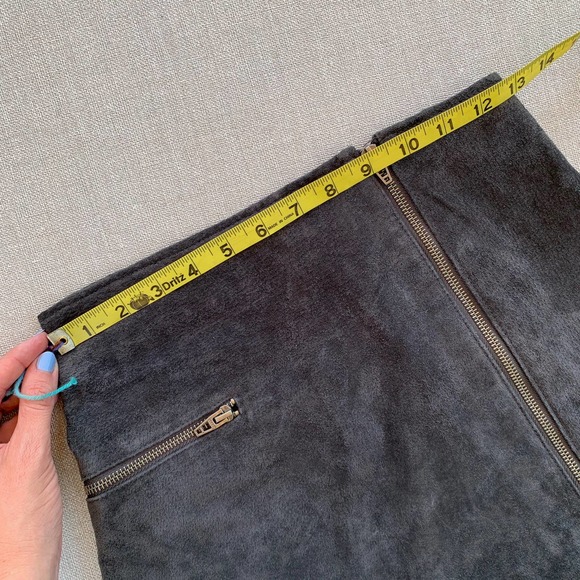 BLANK NYC Gray Suede Leather Mini Skirt Silver Tone Zipper Size 25" Waist - Picture 8 of 9